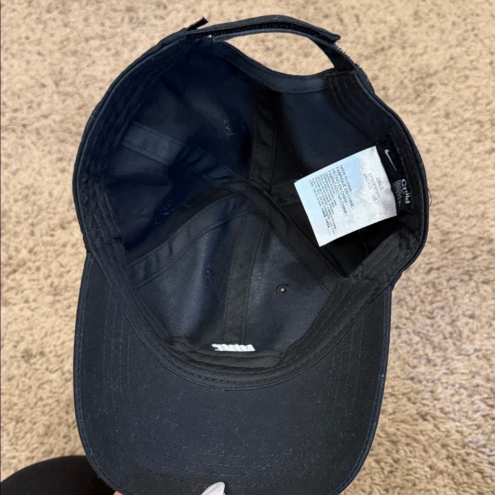 Kids Nike Black and White Logo Cap - Picture 2 of 3